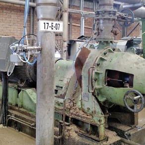 Paper refining from reused materials with online freeness analyzer ...