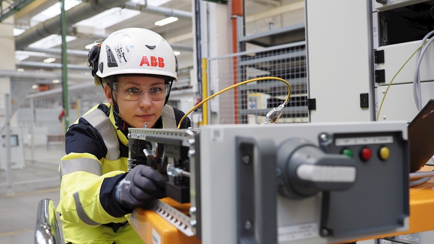 woman_module_inspection